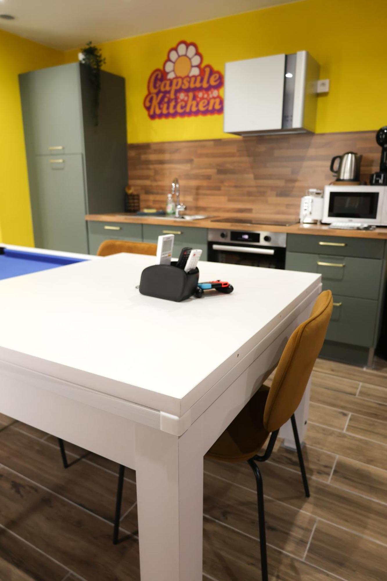 Capsule Groovy-Jacuzzi-Sauna-Billard-Netflix- Nintendo Switch & Jeux Mons Bagian luar foto