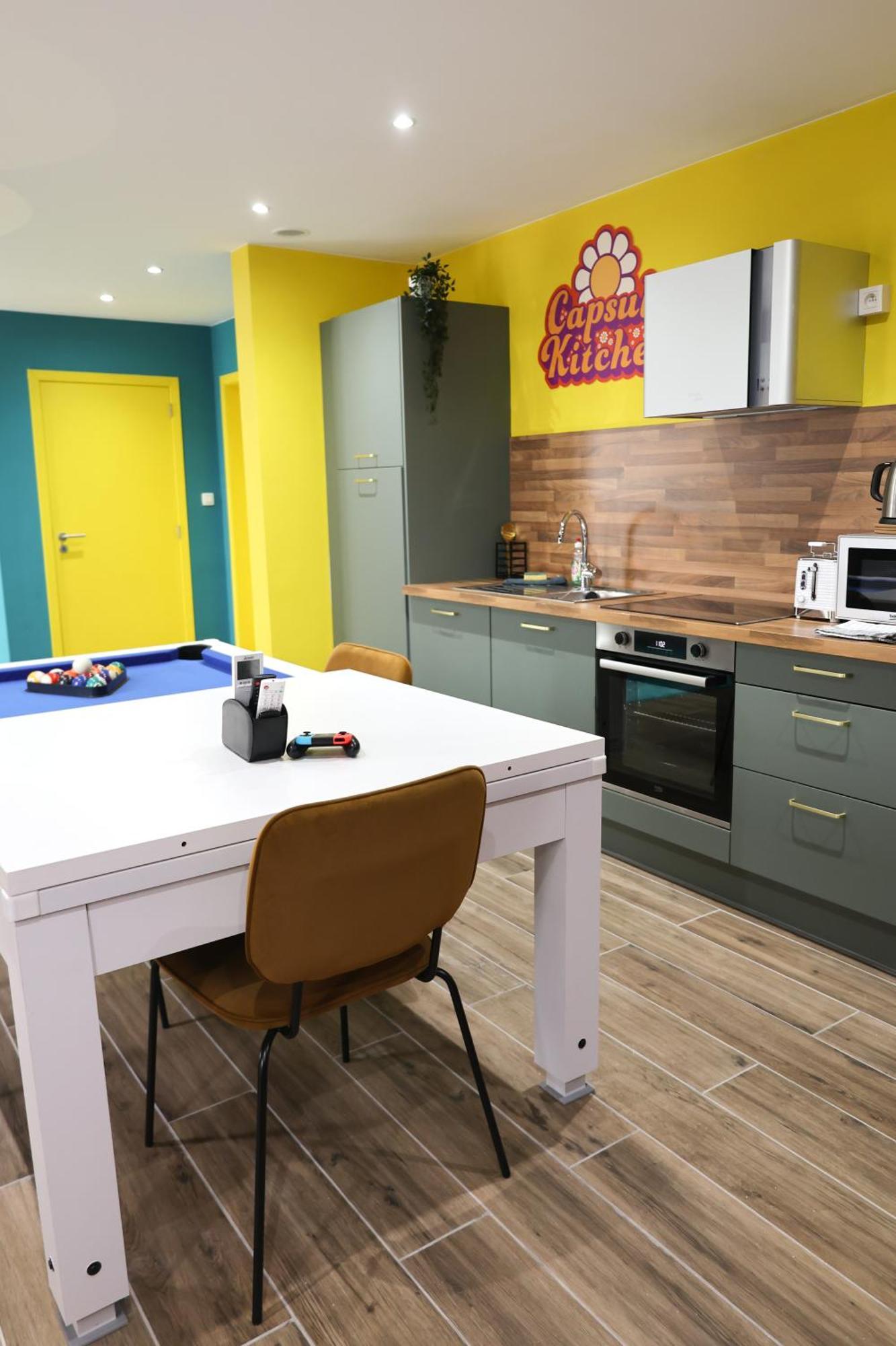 Capsule Groovy-Jacuzzi-Sauna-Billard-Netflix- Nintendo Switch & Jeux Mons Bagian luar foto